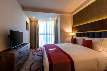 Фото номера Улучшенный люкс Отель Ramada Hotel &amp; Suites by Wyndham Yerevan г. Ереван 6
