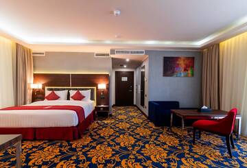 Фото номера Полулюкс с кроватью размера &quot;king-size&quot; Отель Ramada Hotel &amp; Suites by Wyndham Yerevan г. Ереван 3