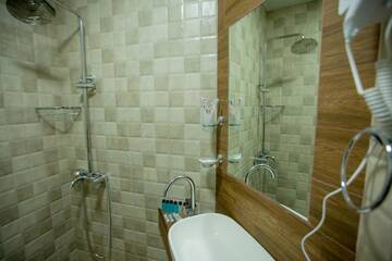 Фото номера Классический четырехместный номер Отель Studio Boutique Hotel г. Ереван 14