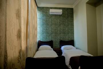 Фото номера Классический четырехместный номер Отель Studio Boutique Hotel г. Ереван 22