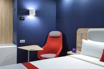 Фото номера Двухместный номер с 1 кроватью - Для некурящих Отель Holiday Inn Express - Yerevan г. Ереван 18