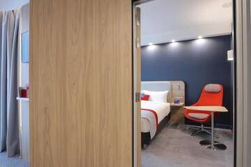 Фото номера Двухместный номер с 1 кроватью - Для некурящих Отель Holiday Inn Express - Yerevan г. Ереван 13