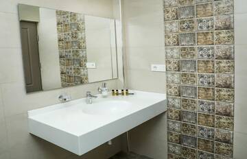 Фото номера Двухместный номер с 1 кроватью Отель Teryan Pushkin Apart Hotel г. Ереван 3