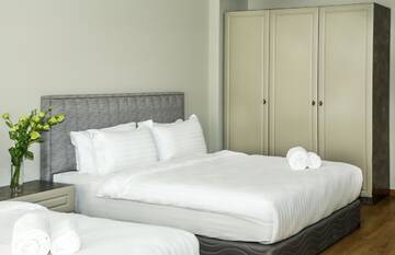 Фото номера Улучшенный семейный номер Отель Teryan Pushkin Apart Hotel г. Ереван 10