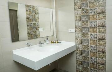 Фото номера Двухместный номер с 1 кроватью Отель Teryan Pushkin Apart Hotel г. Ереван 9