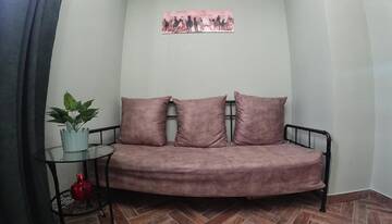 Фото номера Улучшенный семейный номер Хостелы Retro Hostel &amp; Tours г. Ереван 2