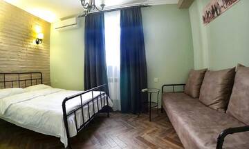 Фото номера Улучшенный семейный номер Хостелы Retro Hostel &amp; Tours г. Ереван 5