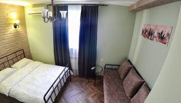 Фото номера Улучшенный семейный номер Хостелы Retro Hostel &amp; Tours г. Ереван 3