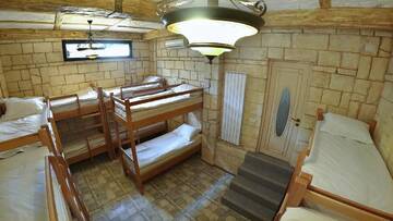 Фото номера Общий номер для мужчин и женщин Хостелы Retro Hostel &amp; Tours г. Ереван 3