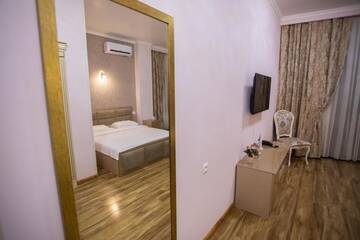 Фото номера Двухместный номер Делюкс с 1 кроватью Отель Nork Hotel г. Ереван 20