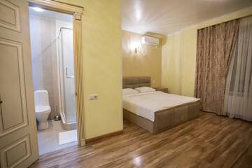 Фото номера Двухместный номер Делюкс с 1 кроватью Отель Nork Hotel г. Ереван 3