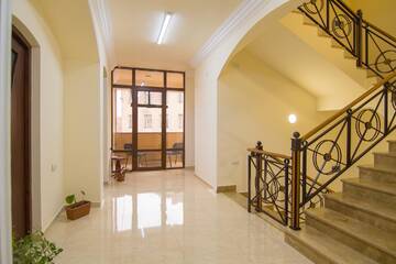 Фото номера Четырехместный номер с собственной ванной комнатой Хостелы Tatev Hotel and Tours г. Ереван 9