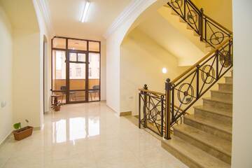 Фото номера Четырехместный номер с собственной ванной комнатой Хостелы Tatev Hotel and Tours г. Ереван 8