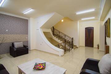 Фото номера Четырехместный номер с собственной ванной комнатой Хостелы Tatev Hotel and Tours г. Ереван 19