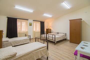 Фото номера Четырехместный номер &quot;Комфорт&quot; Хостелы Tatev Hotel and Tours г. Ереван 9