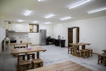 Фото номера Четырехместный номер с собственной ванной комнатой Хостелы Tatev Hotel and Tours г. Ереван 6