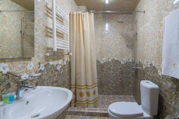 Фото номера Четырехместный номер &quot;Комфорт&quot; Хостелы Tatev Hotel and Tours г. Ереван 11