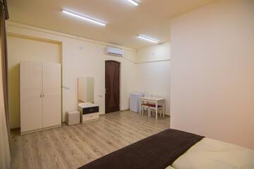 Фото номера Люкс с 1 спальней Хостелы Tatev Hotel and Tours г. Ереван 8