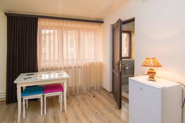 Фото номера Двухместный номер с 1 кроватью Хостелы Tatev Hotel and Tours г. Ереван 11