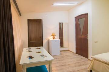 Фото номера Двухместный номер с 1 кроватью Хостелы Tatev Hotel and Tours г. Ереван 12