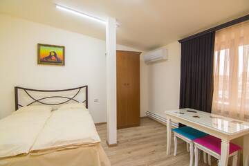 Фото номера Двухместный номер с 1 кроватью Хостелы Tatev Hotel and Tours г. Ереван 9