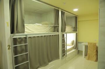 Фото номера Кровать в общем номере для мужчин Хостелы 5X5 Hostel Yerevan г. Ереван 3
