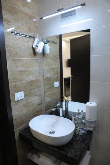 Фото номера Двухместный номер с 1 кроватью Отель 4Room Hotel г. Ереван 9