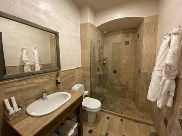 Фото номера Семейный люкс с балконом Отель Apricot Hotel Yerevan г. Ереван 4