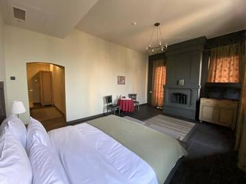 Фото номера Семейный люкс с балконом Отель Apricot Hotel Yerevan г. Ереван 6