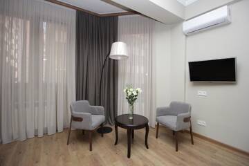 Фото номера Улучшенный двухместный номер с 1 кроватью Отель A Hotel Yerevan г. Ереван 6