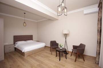 Фото номера Стандартный двухместный номер с 1 кроватью Отель A Hotel Yerevan г. Ереван 4