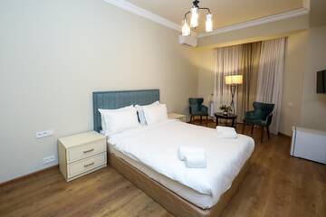 Фото номера Стандартный двухместный номер с 1 кроватью Отель A Hotel Yerevan г. Ереван 6