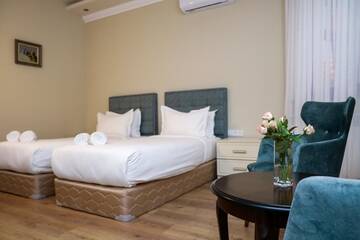 Фото номера Улучшенный двухместный номер с 1 кроватью Отель A Hotel Yerevan г. Ереван 4