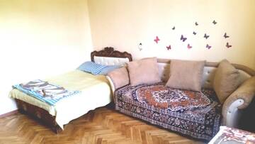 Фото номера Двухместный номер с 1 кроватью, вид на сад Хостелы KARSON FAMILY HOSTEL &amp; GUEST HOUSE г. Ереван 14