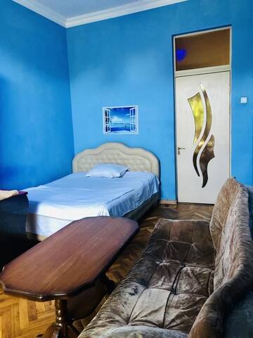 Фото номера Номер с кроватью размера «queen-size» и балконом Хостелы KARSON FAMILY HOSTEL &amp; GUEST HOUSE г. Ереван 9