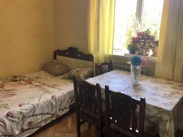 Фото номера Двухместный номер с 1 кроватью, вид на сад Хостелы KARSON FAMILY HOSTEL &amp; GUEST HOUSE г. Ереван 5