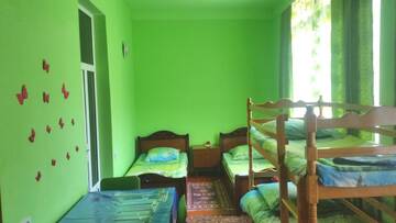 Фото номера Четырехместный номер с балконом Хостелы KARSON FAMILY HOSTEL &amp; GUEST HOUSE г. Ереван 5
