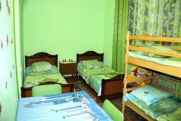 Фото номера Четырехместный номер с балконом Хостелы KARSON FAMILY HOSTEL &amp; GUEST HOUSE г. Ереван 6