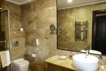 Фото номера Двухместный номер с 2 отдельными кроватями Отель Konyak Hotel г. Ереван 3