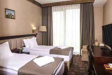 Фото номера Двухместный номер с 2 отдельными кроватями Отель Konyak Hotel г. Ереван 4