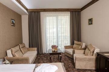 Фото номера Трехместный номер Отель Konyak Hotel г. Ереван 2