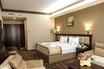 Фото номера Трехместный номер Отель Konyak Hotel г. Ереван 3
