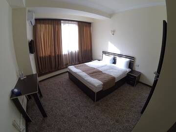 Фото номера Стандартный двухместный номер с 1 кроватью Отель Yerevan Centre Hotel г. Ереван 5