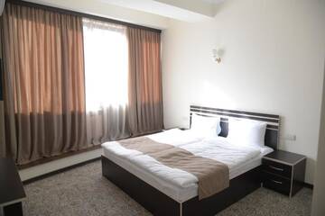 Фото номера Стандартный двухместный номер с 1 кроватью Отель Yerevan Centre Hotel г. Ереван 7