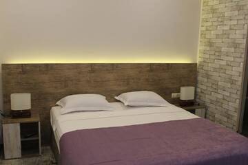 Фото номера Двухместный номер с 1 кроватью и балконом Отель Regard Hotel г. Ереван 3
