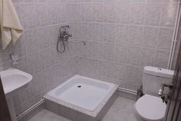 Фото номера Люкс Отель Biotech Guest Room г. Ереван 5