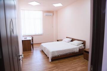 Фото номера Бюджетный двухместный номер с 2 отдельными кроватями Отель Biotech Guest Room г. Ереван 10