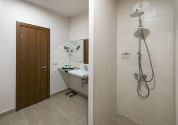 Фото номера Представительский люкс Отель Ani Grand Hotel Yerevan г. Ереван 4