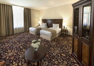 Фото номера Стандартный люкс Отель Ani Grand Hotel Yerevan г. Ереван 6