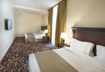 Фото номера Представительский люкс Отель Ani Grand Hotel Yerevan г. Ереван 2